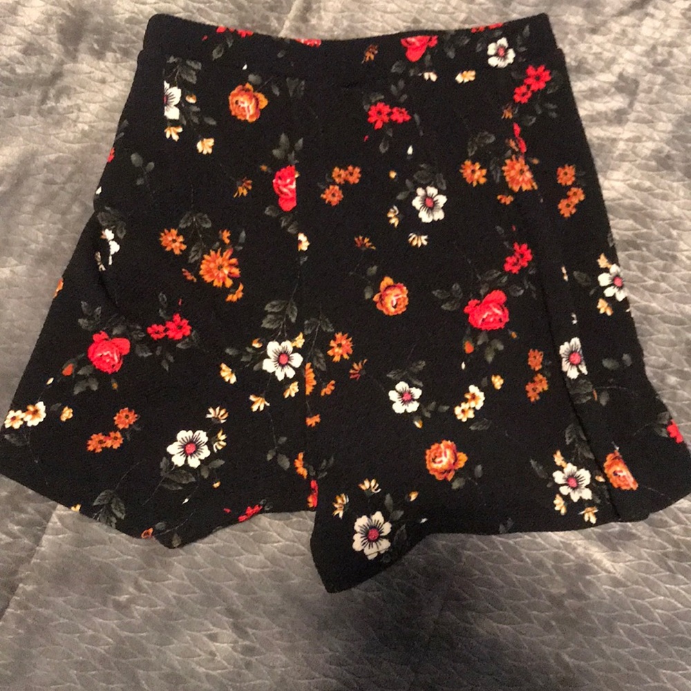 Skort - Picture 2 of 2